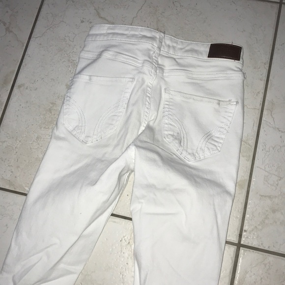 White ripped jeans from Hollister (used) - Picture 4 of 4